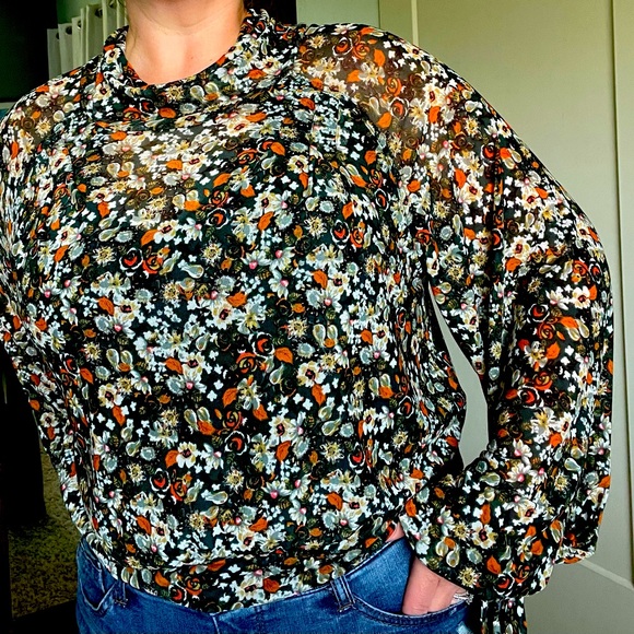 Free People Tops - FREE PEOPLE size xl blouse sheer back, lined in front, elastic waist band